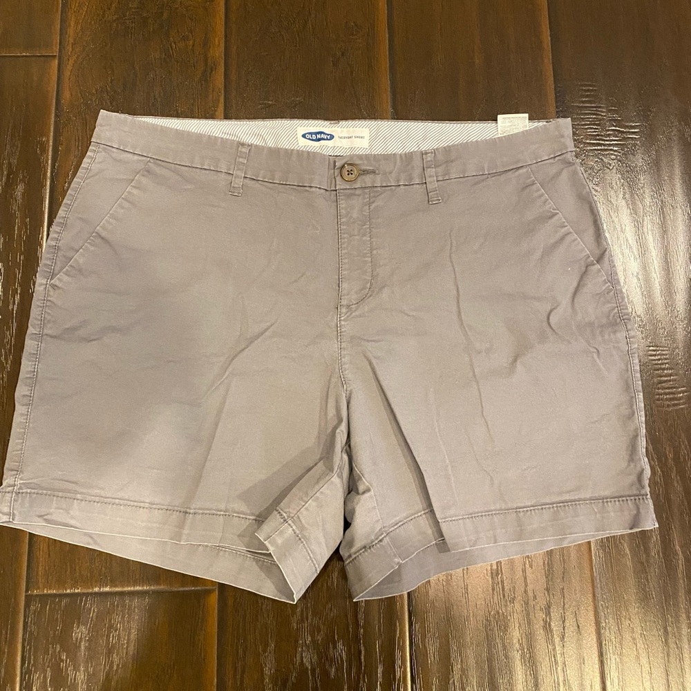 Old Navy Everyday short Size 14 in gray